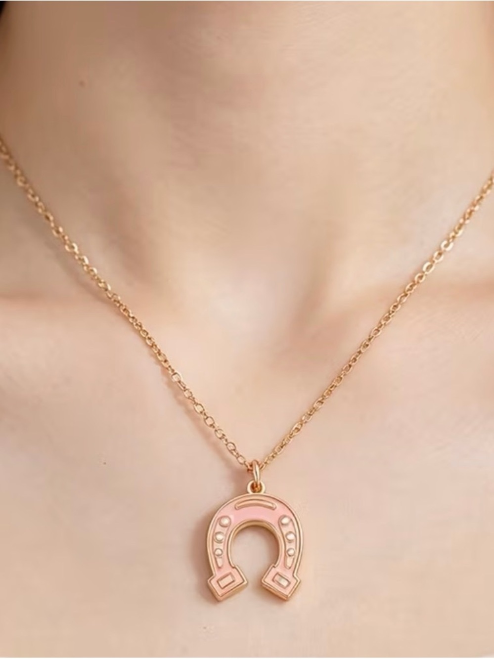 Western Gold Horseshoe Pendant Necklace - Elegant Women's Jewelry